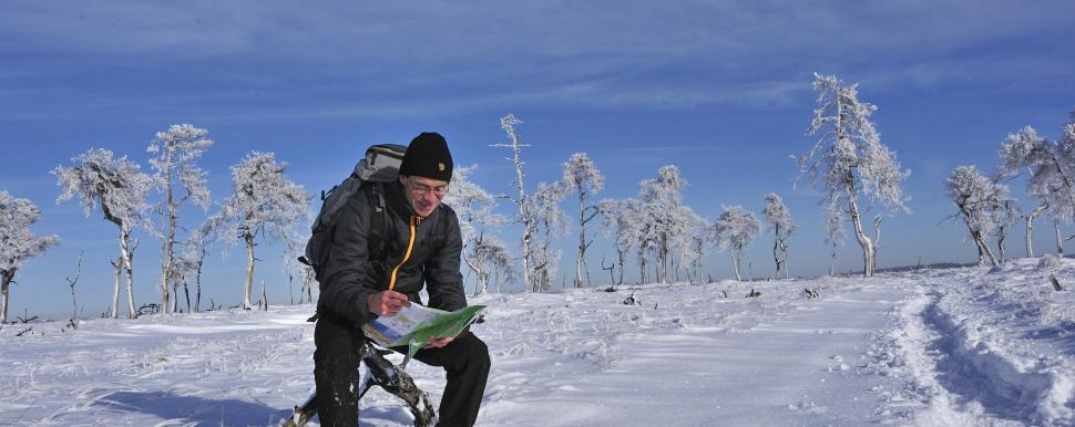 Wandelaar in de sneeuw in de Hoge Venen - Pierre Pauquay