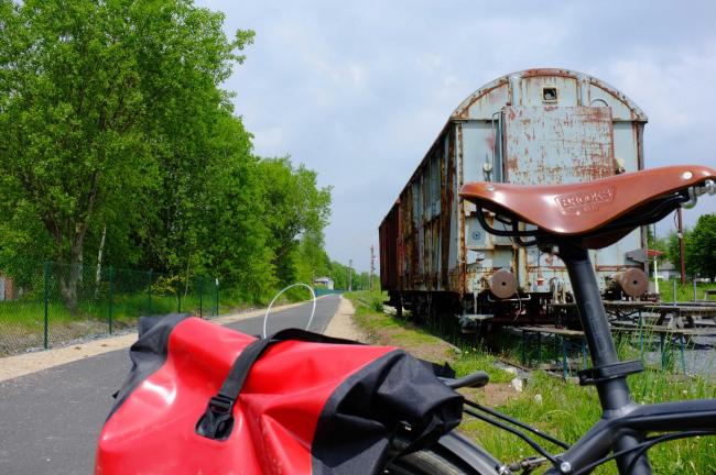 A bike parked at the former station in Sourbrodt, next to an old railway wagon - Pierre Pauquay