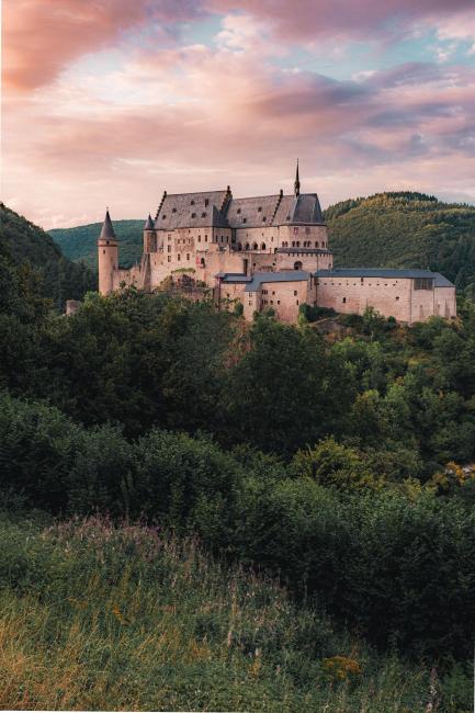 Atemberaubender Blick auf das Schloss Vianden - T. Verneuil
