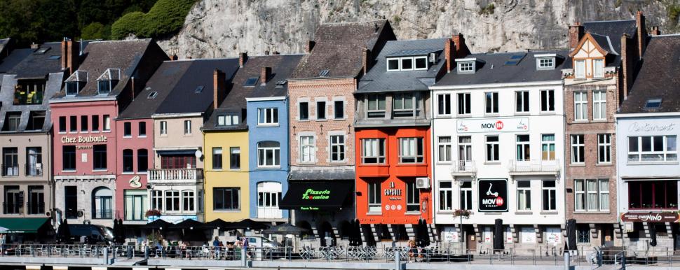 Les maisons colorées au bord de la Meuse à Dinant