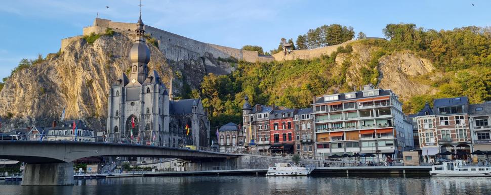 Vue sur la Meuse et la Citadelle de Dinant