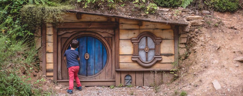 Elfy park - een jongetje voor een elfenhuisje - door Laura Le Guen, van de Globe blogueurs