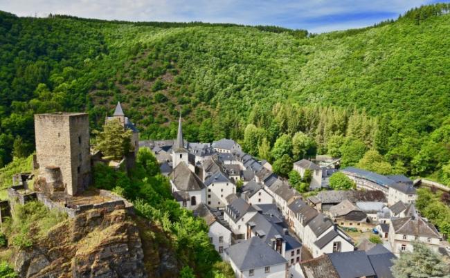 Uitzicht over Esch-sur-Sûre - copyright Visit Eislek
