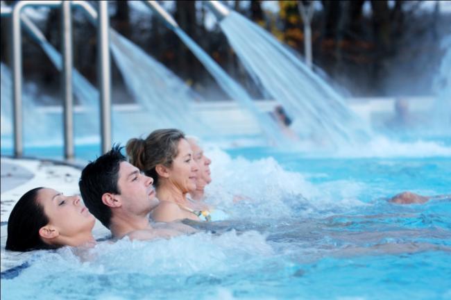 Relaxation in the pool of the Thermal baths of Spa