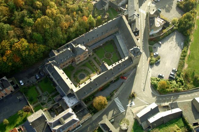 Die Abtei Notre Dame de Leffe - FTPN Aerialmedia