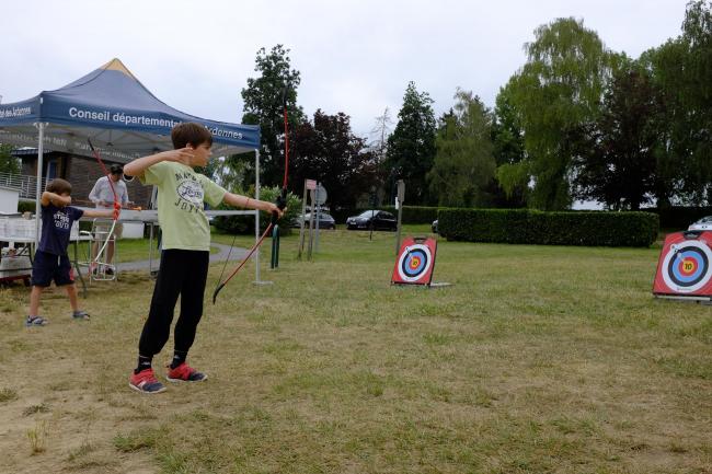 Archery at the Bairon lake - Nathalie Diot