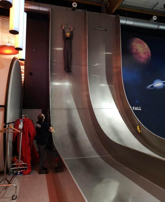 Le Free Fall Slide - test d'impesanteur en cours - Euro Space Center