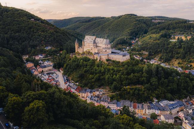 Nat'Our hike, view of Vianden castle - Teddy Verneuil