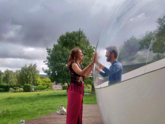 Romantisme à travers une bulle