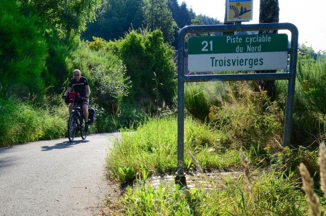 Radfahrer auf der Véloroute du Nord im Großherzogtum Luxemburg