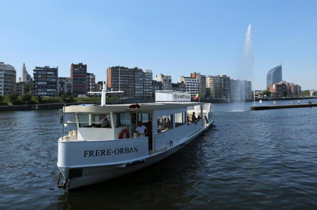 Discover the city of Liège on the boat