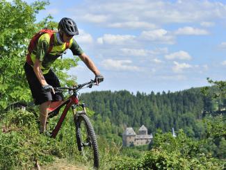 Mountainbiker op de Stoneman route in de Ardennen